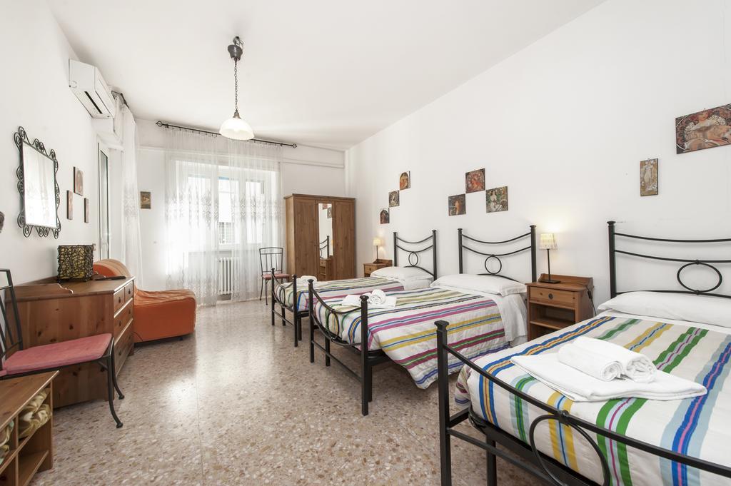 Camera Tripla con Bagno in Comune
